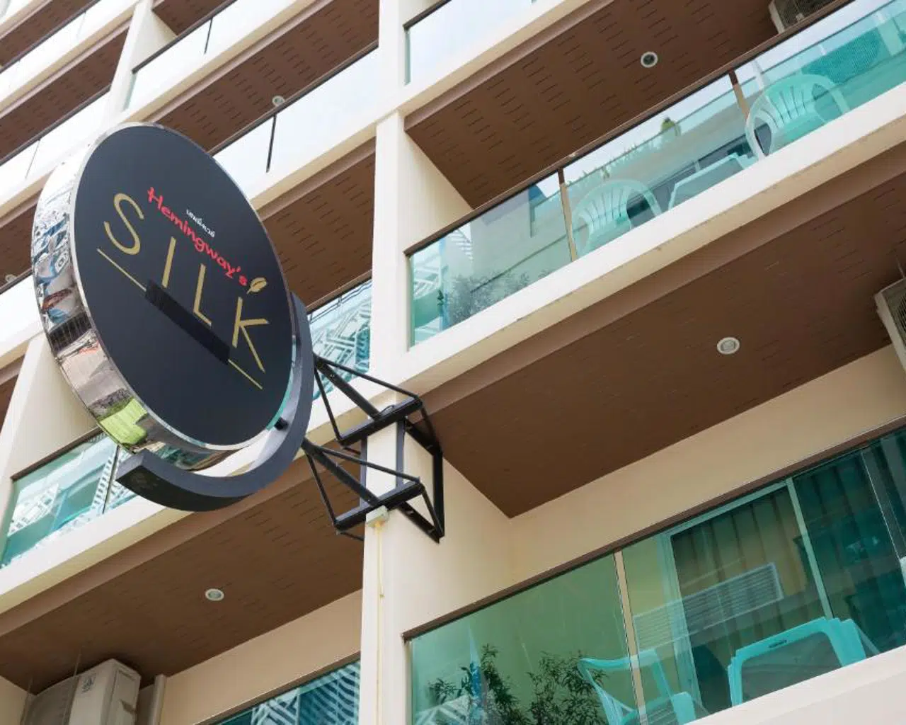 Hemingways Silk , Modern luxury in the heart of Kathu